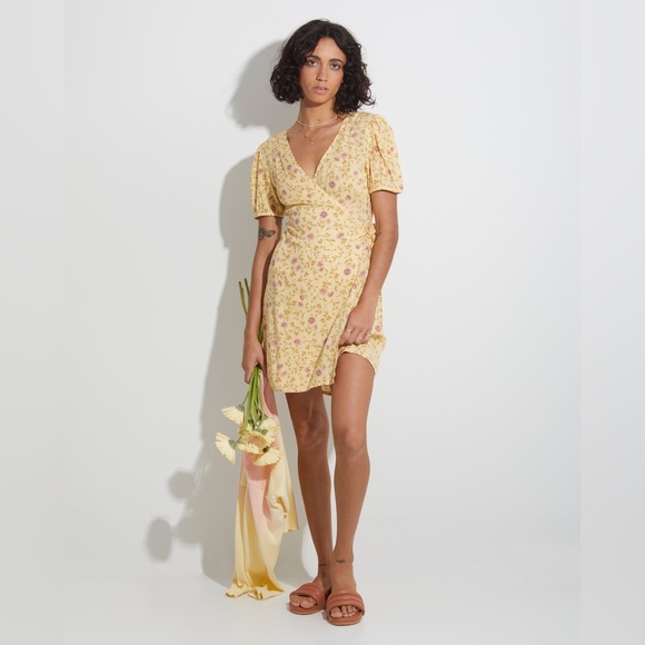Billabong ★ Floral Mini Wrap Dress - Picture 3 of 6